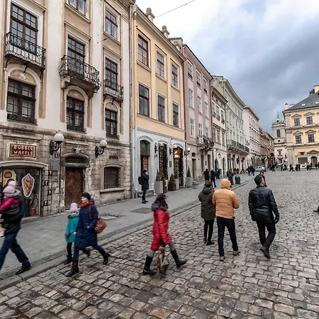 на площі ринок 41 * Lviv