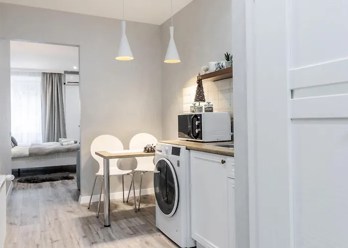 на площі ринок 41 *