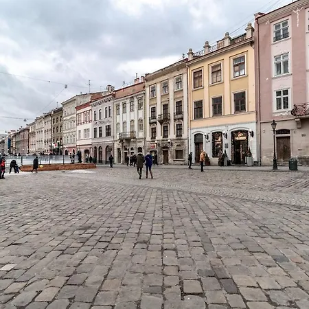 на площі ринок 41 * Leópolis